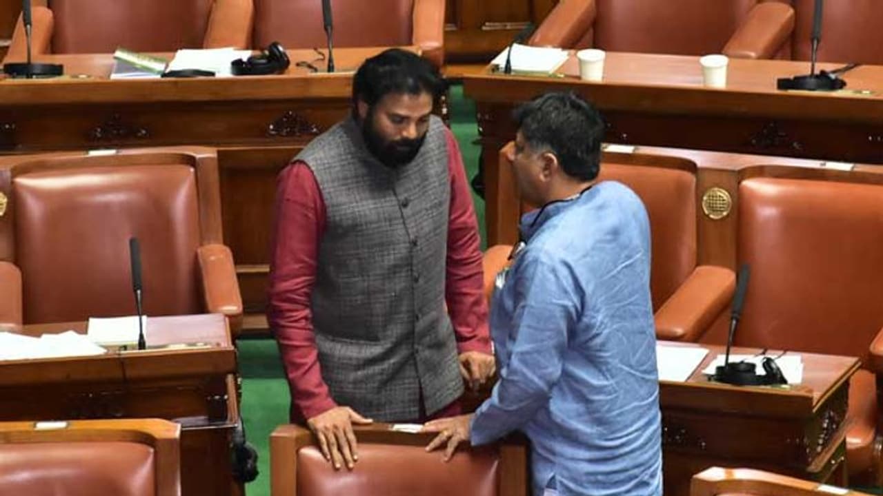 ಕೈ ಮುಗಿದು ಕೇಳುತ್ತೇನೆ ಡಿಕೆಶಿ ಅಣ್ಣಾ ಕ್ಷಮಿಸಿ ಎಂದ ಶ್ರೀರಾಮುಲು ಕೈ ಮುಗಿದು ಕೇಳುತ್ತೇನೆ ಡಿಕೆಶಿ ಅಣ್ಣಾ ಕ್ಷಮಿಸಿ ಎಂದ ಶ್ರೀರಾಮುಲು