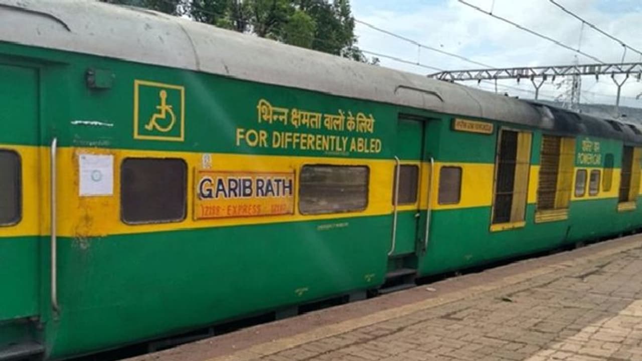 ಬಡವರ ಎಸಿ ರೈಲು ಗರೀಬ್‌ ರಥ ಸಂಚಾರ ಸ್ಥಗಿತಕ್ಕೆ ಚಿಂತನೆ?