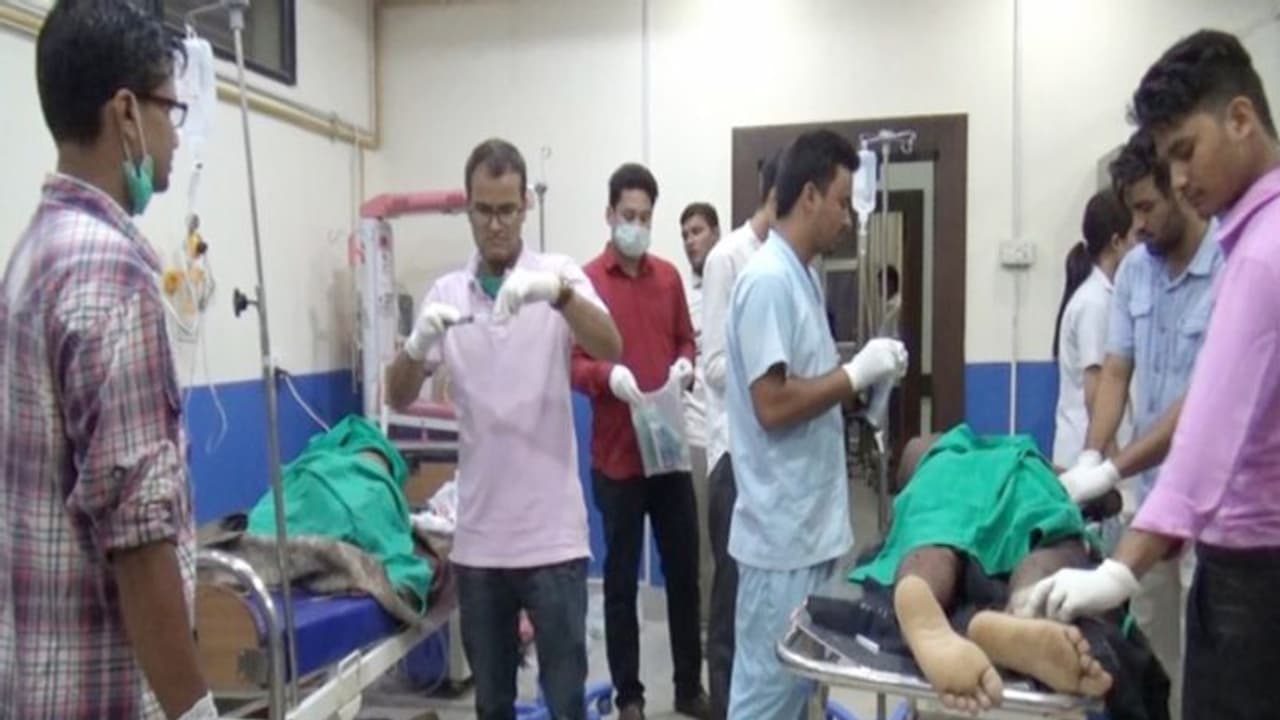 ভয়াবহ বিস্ফোরণ হোটেলে, গুরুতর আহত ৫, উদ্ধার চিনা পিস্তল ভয়াবহ বিস্ফোরণ হোটেলে, গুরুতর আহত ৫, উদ্ধার চিনা পিস্তল