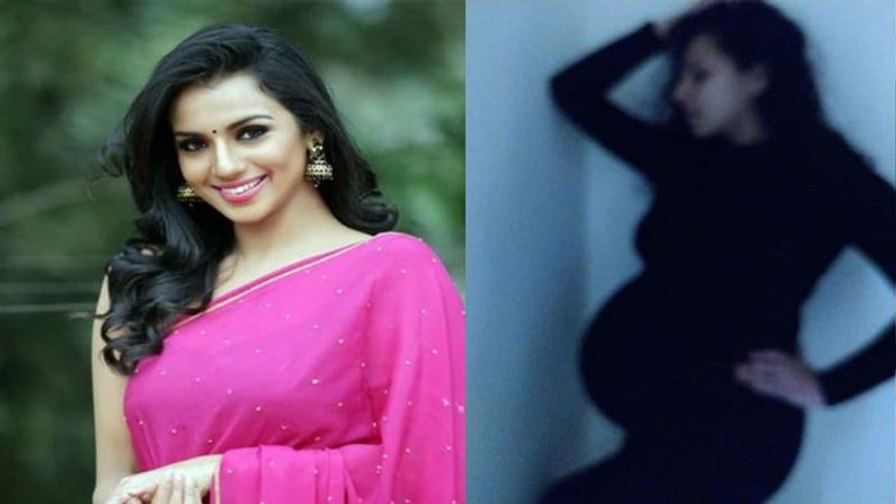 ఇన్నిరోజులు సీక్రెట్ గా.. గర్భంతో ఉన్నట్లు ప్రకటించిన శృతి! ఇన్నిరోజులు సీక్రెట్ గా.. గర్భంతో ఉన్నట్లు ప్రకటించిన శృతి!