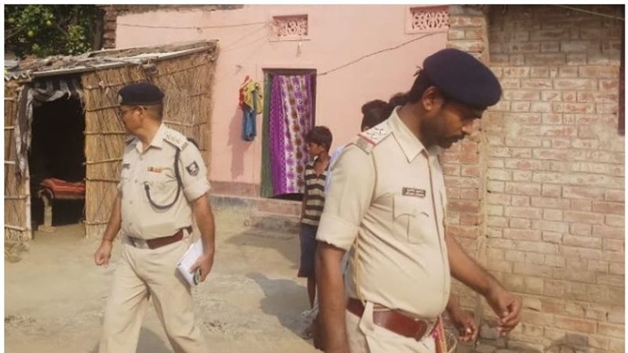 बिहार मॉब लिंचिंग: सिर्फ इस वजह से भीड़ ने 3 लोगों को पीट पीटकर मार डाला बिहार मॉब लिंचिंग: सिर्फ इस वजह से भीड़ ने 3 लोगों को पीट पीटकर मार डाला