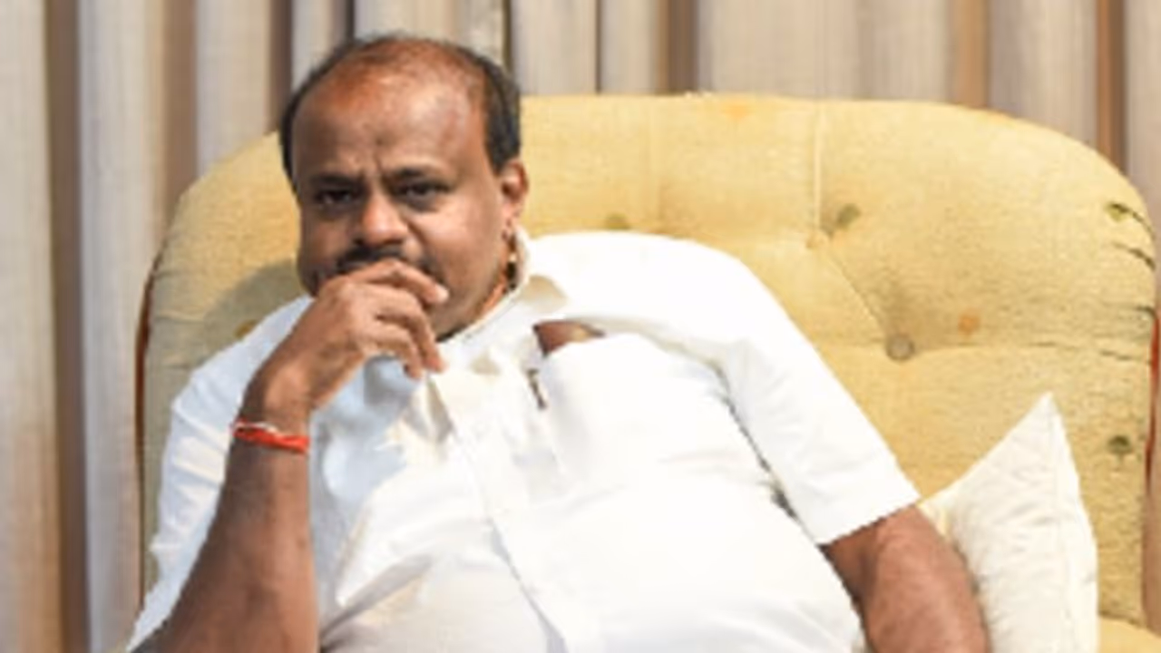 পার হল সময়সীমা, হল না আস্থাভোট! বিধানসভায় মুখ্যমন্ত্রী স্পিকারের ব্যাডমিন্টন