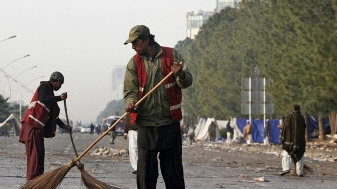 48 நாட்களில் 1200 டன் குப்பைகள் !! காஞ்சியை அசுர வேகத்தில் சுத்தம் செய்த துப்புரவு தொழிலாளர்கள் .. பொதுமக்கள் பாராட்டு .. 48 நாட்களில் 1200 டன் குப்பைகள் !! காஞ்சியை அசுர வேகத்தில் சுத்தம் செய்த துப்புரவு தொழிலாளர்கள் .. பொதுமக்கள் பாராட்டு ..