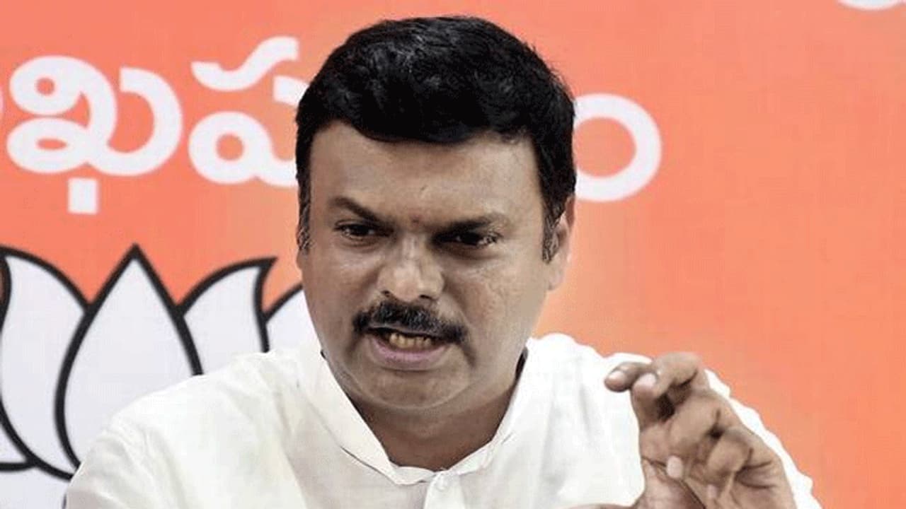 పోలవరం అంచనాల పెంపులో అవినీతి: బీజేపీ ఎమ్మెల్సీ మాధవ్ సంచలనం పోలవరం అంచనాల పెంపులో అవినీతి: బీజేపీ ఎమ్మెల్సీ మాధవ్ సంచలనం