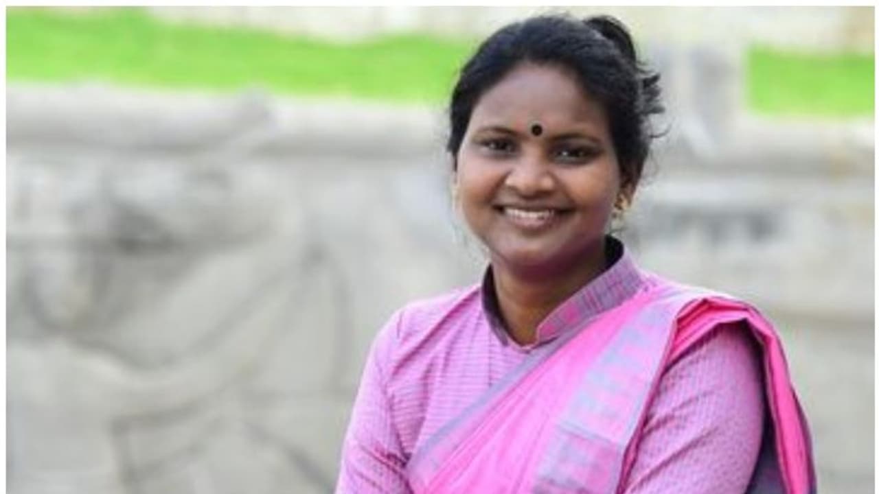 യൂണിവേഴ്സിറ്റി കോളേജ്, പിഎസ്സി വിഷയങ്ങള് ലോക്സഭയില് ഉന്നയിച്ച് രമ്യ ഹരിദാസ് യൂണിവേഴ്സിറ്റി കോളേജ്, പിഎസ്സി വിഷയങ്ങള് ലോക്സഭയില് ഉന്നയിച്ച് രമ്യ ഹരിദാസ്