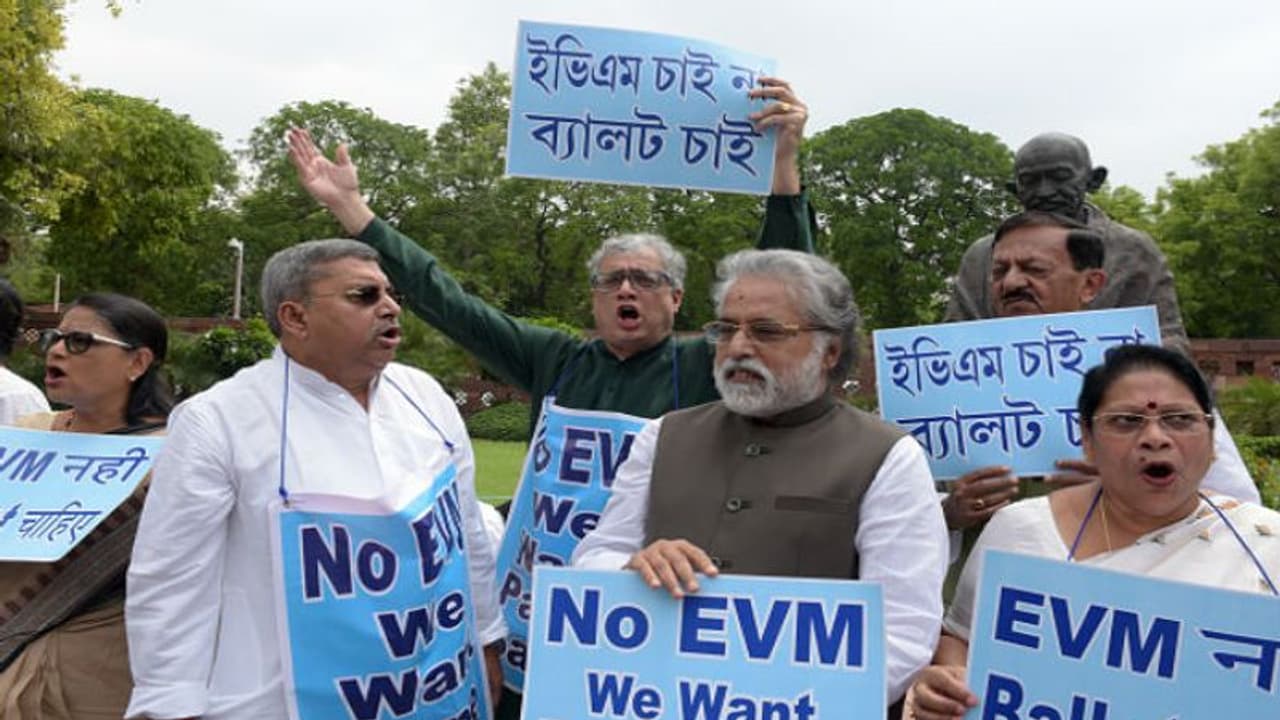 ভাটপাড়া, সন্দেশখালির পাল্টা সোনভদ্রে যাচ্ছেন তৃণমূল সাংসদরা, বিজেপি র উপরে চাপের কৌশল ভাটপাড়া, সন্দেশখালির পাল্টা সোনভদ্রে যাচ্ছেন তৃণমূল সাংসদরা, বিজেপি র উপরে চাপের কৌশল