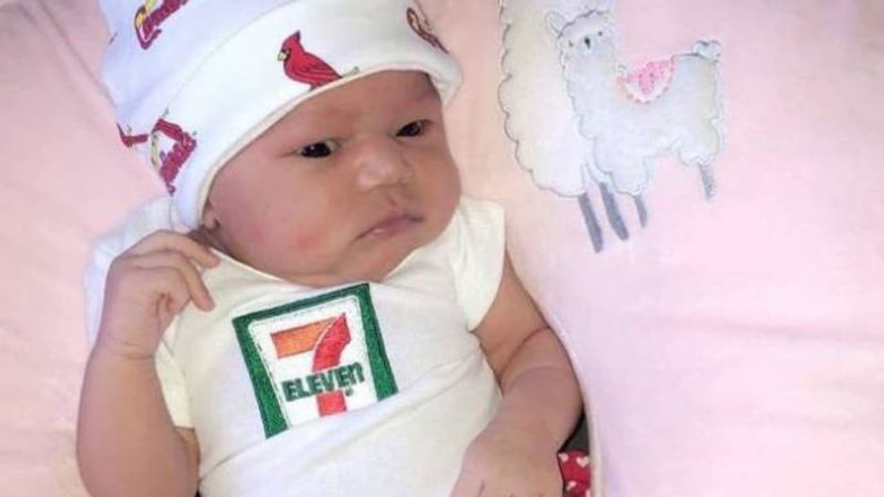 ജനിച്ചയുടനെ തന്നെ 'ലക്ഷപ്രഭു'വായ കുഞ്ഞിപ്പെണ്ണ്! ജനിച്ചയുടനെ തന്നെ 'ലക്ഷപ്രഭു'വായ കുഞ്ഞിപ്പെണ്ണ്!