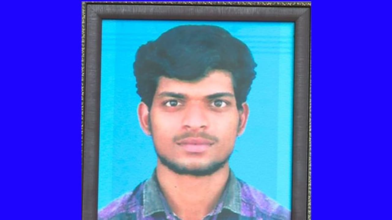 സുഹൃത്തുക്കൾ മർദ്ദിച്ചതിൽ മനംനൊന്ത് യുവാവ് ആത്മഹത്യ ചെയ്ത സംഭവം; മൂന്ന് പേർ അറസ്റ്റിൽ സുഹൃത്തുക്കൾ മർദ്ദിച്ചതിൽ മനംനൊന്ത് യുവാവ് ആത്മഹത്യ ചെയ്ത സംഭവം; മൂന്ന് പേർ അറസ്റ്റിൽ