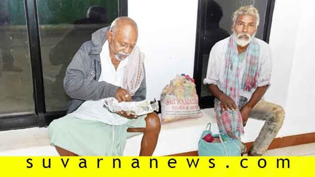 ಹುಬ್ಬಳ್ಳಿ ರೈಲ್ವೆ ನಿಲ್ದಾಣದಲ್ಲಿ ಭಿಕ್ಷುಕರಿಗೆ ನಿತ್ಯ ಸ್ನಾನ, ತಿಂಡಿ ಭಾಗ್ಯ! ಹುಬ್ಬಳ್ಳಿ ರೈಲ್ವೆ ನಿಲ್ದಾಣದಲ್ಲಿ ಭಿಕ್ಷುಕರಿಗೆ ನಿತ್ಯ ಸ್ನಾನ, ತಿಂಡಿ ಭಾಗ್ಯ!