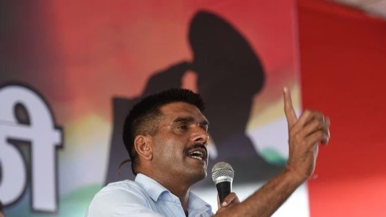 హర్యానా: దుశ్యంత్ చౌతాలాకు మాజీ జవాన్ షాక్!