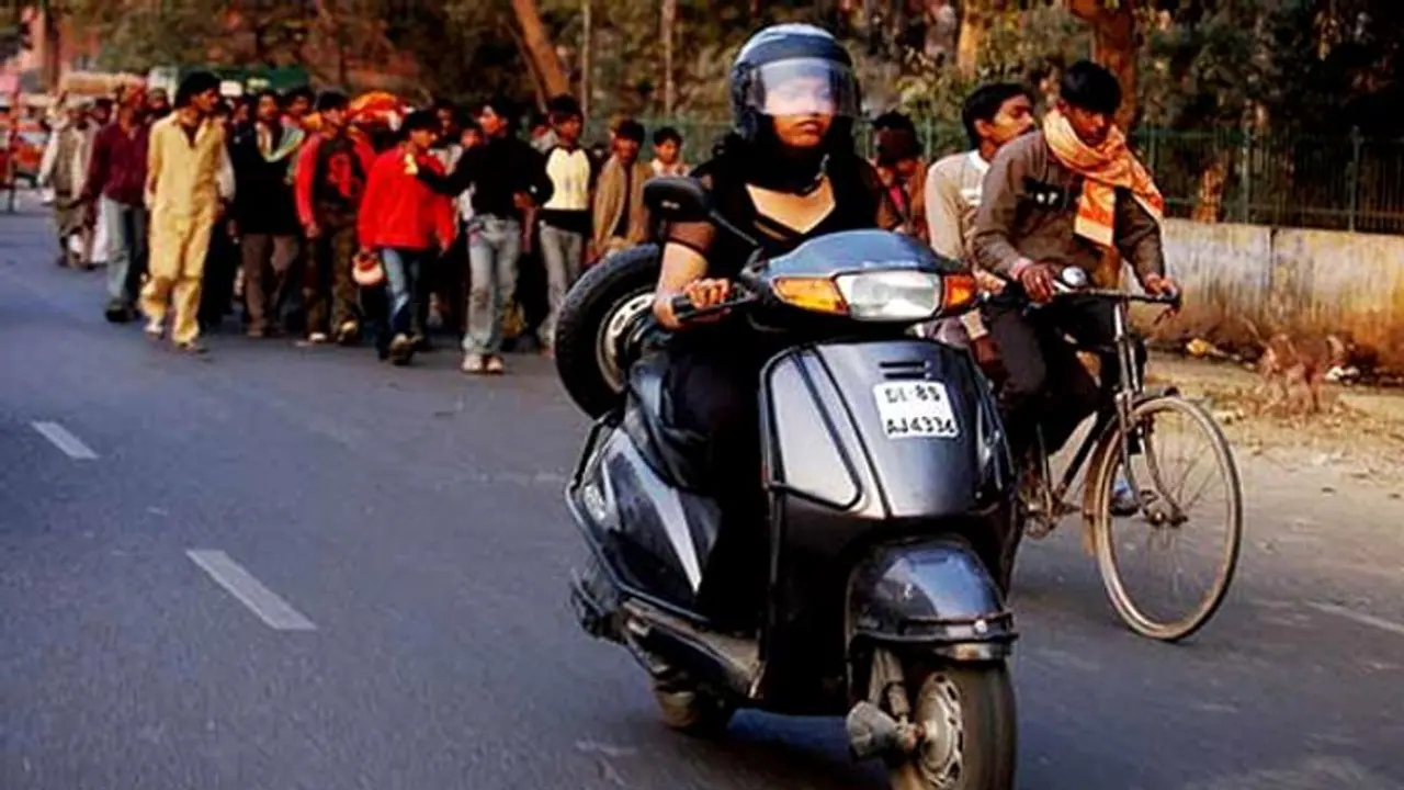 ഇന്ത്യന്‍ റോഡുകളില്‍ ടൂവീലര്‍ യാത്രികര്‍ നേരിടുന്ന 10 ഭീഷണികള്‍!
