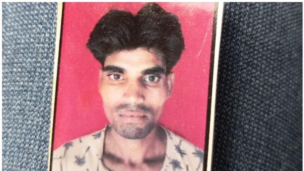 24 घंटे तक युवक की फैमिली पर डॉक्टर करते रहे इमोशनल अत्याचार... 24 घंटे तक युवक की फैमिली पर डॉक्टर करते रहे इमोशनल अत्याचार...