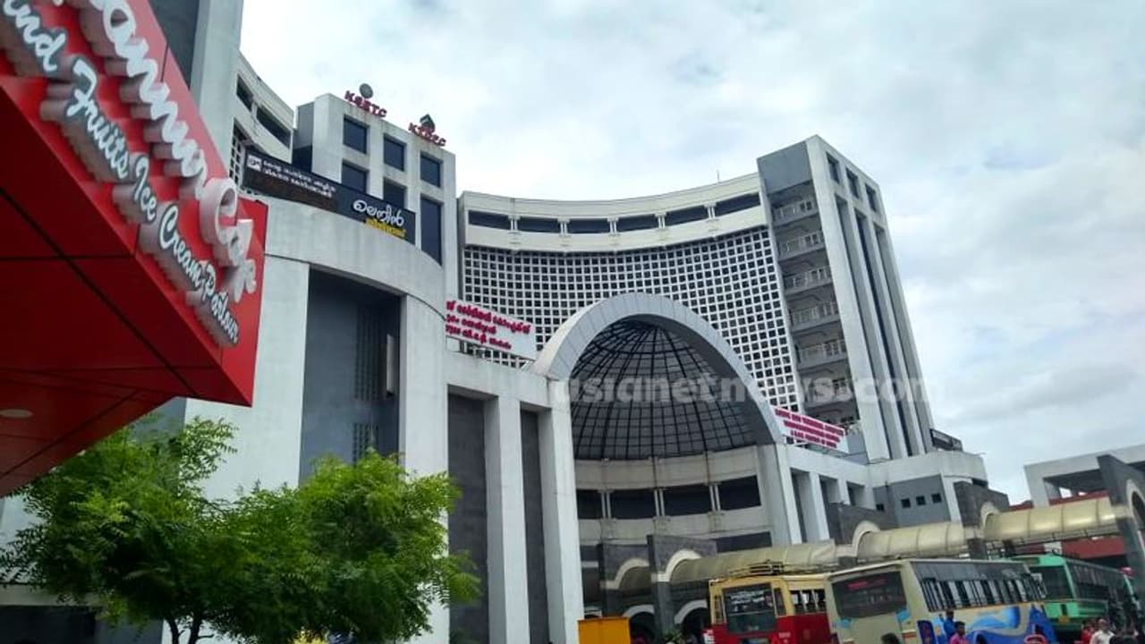 തിരുവനന്തപുരം സെൻട്രൽ ബസ് സ്റ്റേഷനിൽ ഇനി ശീതീകരിച്ച വിശ്രമ കേന്ദ്രം; ഗണേഷ് കുമാർ ഉദ്ഘാടനം ചെയ്യും തിരുവനന്തപുരം സെൻട്രൽ ബസ് സ്റ്റേഷനിൽ ഇനി ശീതീകരിച്ച വിശ്രമ കേന്ദ്രം; ഗണേഷ് കുമാർ ഉദ്ഘാടനം ചെയ്യും