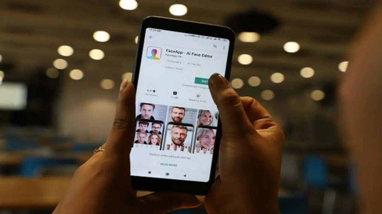 মেতে আছেন ফেসঅ্যাপ এ, কিন্তু নিজেকে বিপদে ফেলে দিচ্ছেন না তো মেতে আছেন ফেসঅ্যাপ এ, কিন্তু নিজেকে বিপদে ফেলে দিচ্ছেন না তো