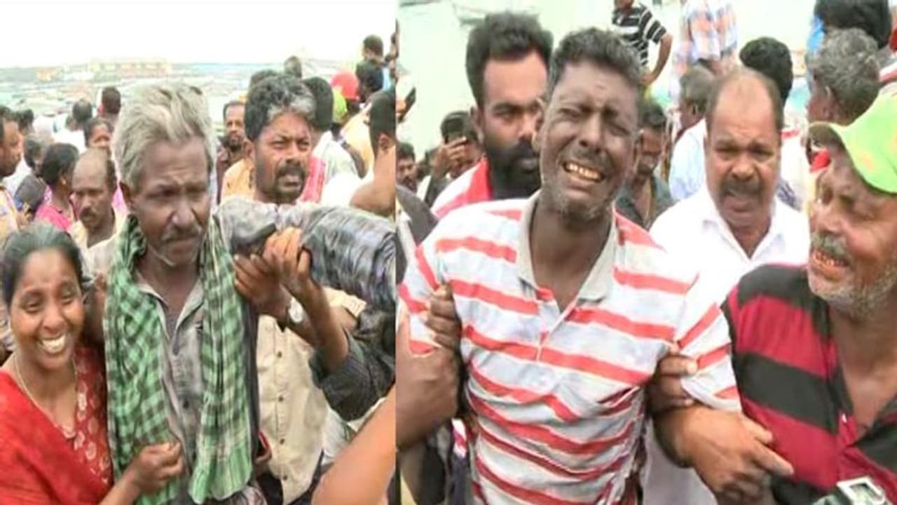 വിഴിഞ്ഞം തീരത്ത് ആശ്വാസം; കാണാതായ നാല് മത്സ്യത്തൊഴിലാളികളും കരയ്ക്കെത്തി വിഴിഞ്ഞം തീരത്ത് ആശ്വാസം; കാണാതായ നാല് മത്സ്യത്തൊഴിലാളികളും കരയ്ക്കെത്തി