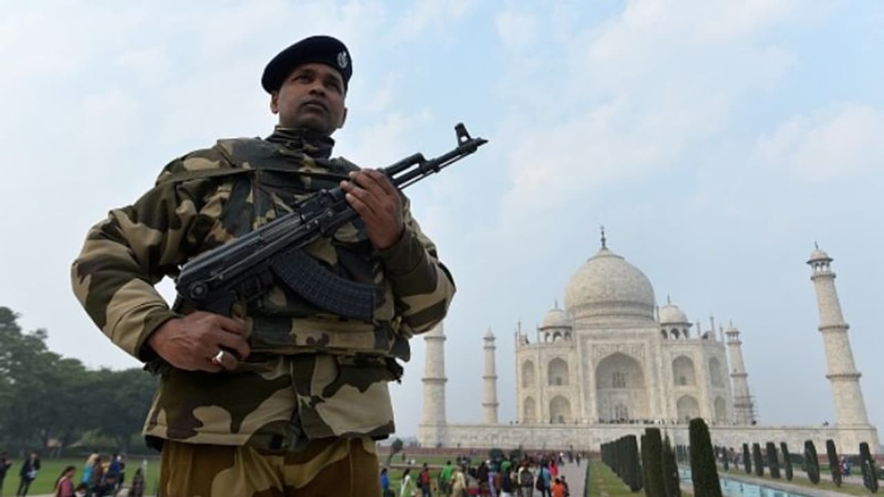 പൂജ നടത്തുമെന്ന് ശിവസേനയുടെ ഭീഷണി; താജ് മഹലിൽ സുരക്ഷ വർദ്ധിപ്പിച്ചു പൂജ നടത്തുമെന്ന് ശിവസേനയുടെ ഭീഷണി; താജ് മഹലിൽ സുരക്ഷ വർദ്ധിപ്പിച്ചു