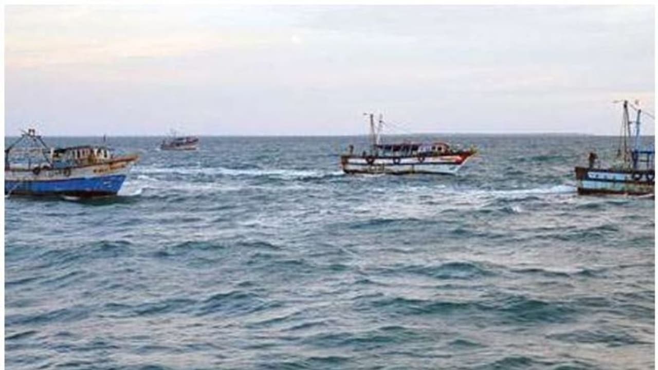 ബോട്ട് മുങ്ങി കാണാതായവരില് ഒരാളുടെ മൃതദേഹം കണ്ടെത്തി ബോട്ട് മുങ്ങി കാണാതായവരില് ഒരാളുടെ മൃതദേഹം കണ്ടെത്തി