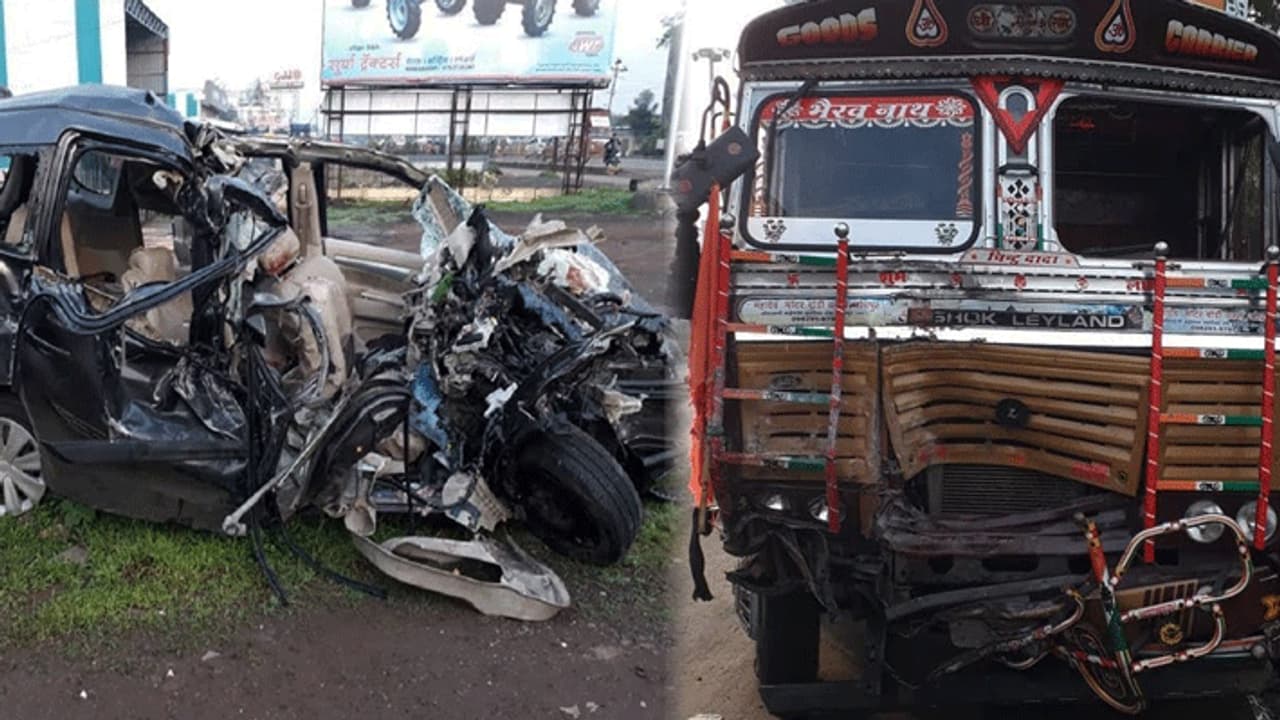 கண்ணிமைக்கும் நேரத்தில் கார் லாரி நேருக்கு நேர் மோதல்... 9 இளைஞர்கள் உயிரிழப்பு..! கண்ணிமைக்கும் நேரத்தில் கார் லாரி நேருக்கு நேர் மோதல்... 9 இளைஞர்கள் உயிரிழப்பு..!