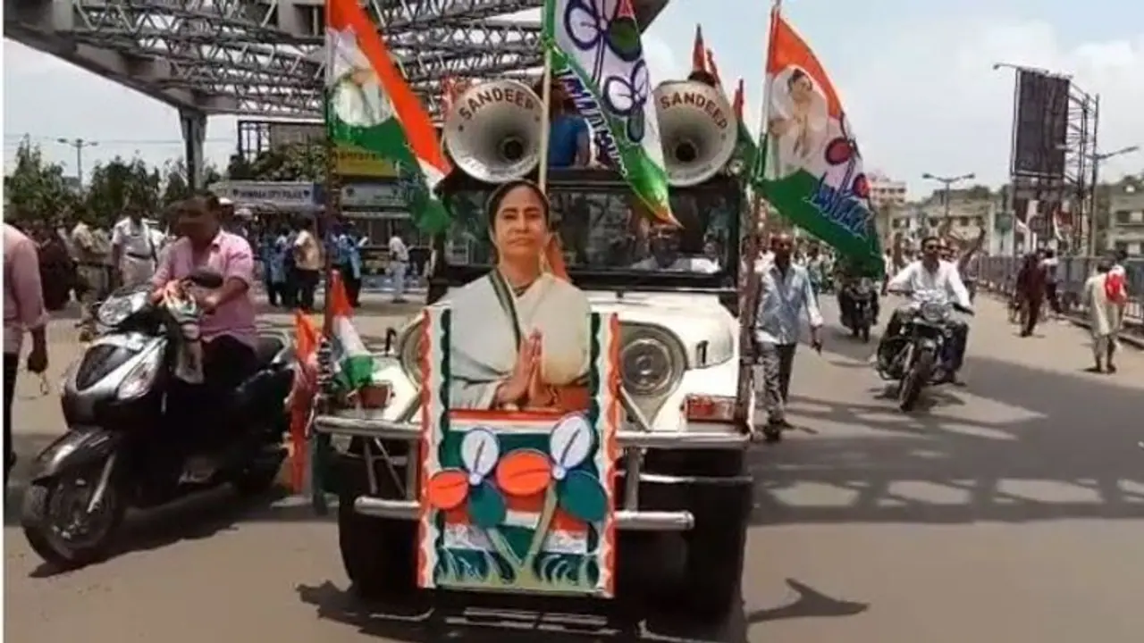 দিদি তাঁদের ভোলেননি, তাঁরাও দিদিকে ভোলেননি কালিঘাটে শহিদ পরিবার