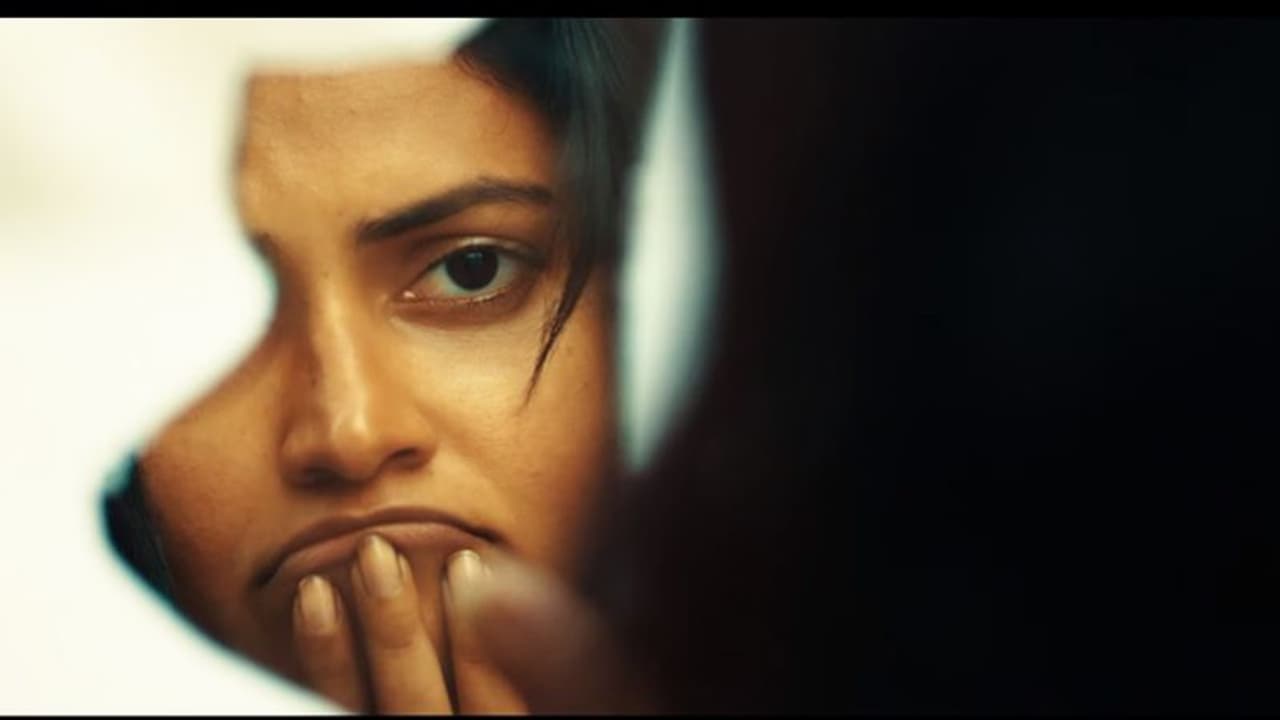 ’ஆடை’படத்தில் கவிப்பேரரசு வைரமுத்துவின் வேட்டியை உருவிய அமலாபால்... ’ஆடை’படத்தில் கவிப்பேரரசு வைரமுத்துவின் வேட்டியை உருவிய அமலாபால்...