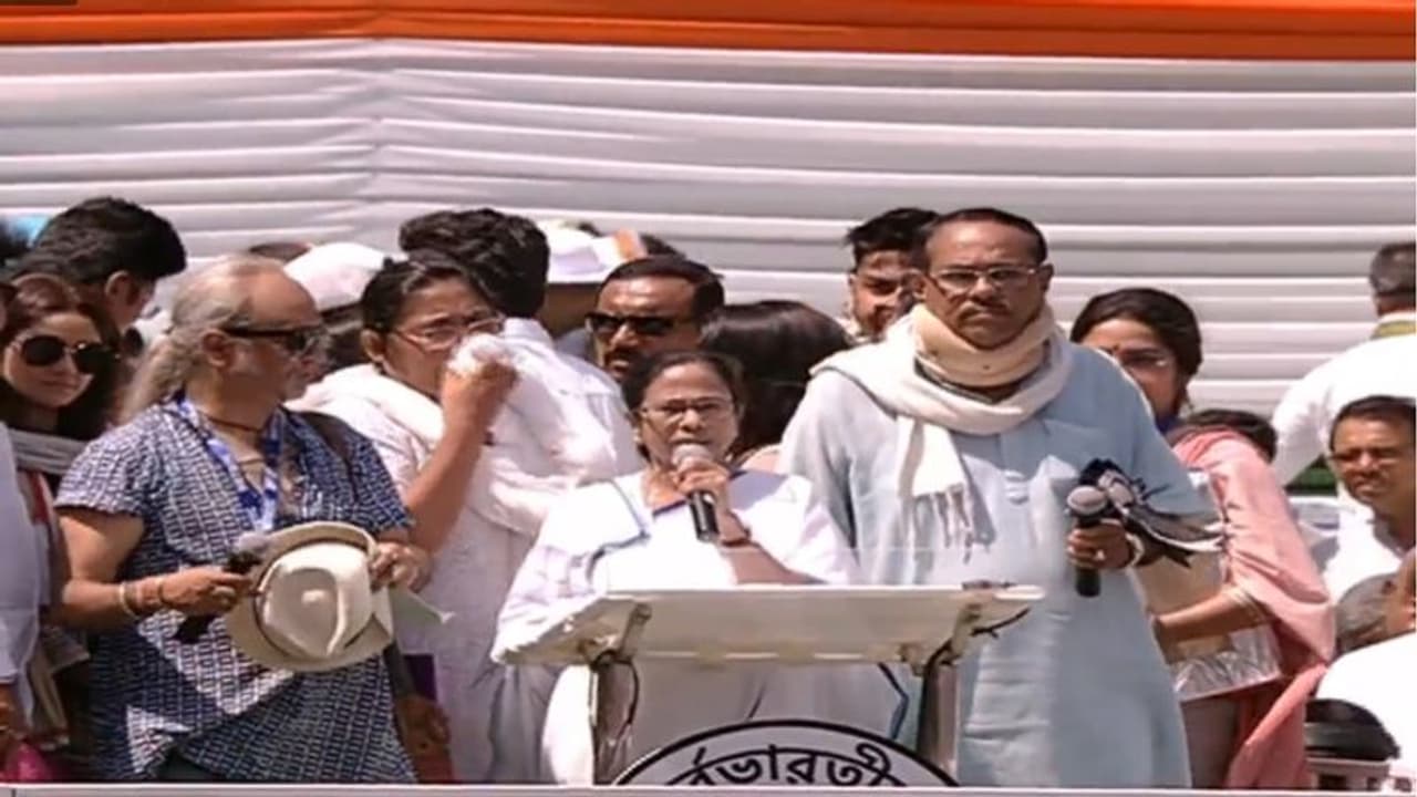 প্রসেনজিৎ, ঋতুপর্ণাদের ডেকে বিজেপিতে যোগ দিতে বলছে ইডি, চাঞ্চল্যকর অভিযোগ মমতার