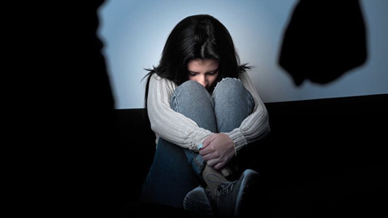 மனைவியிடம் கிடைக்காத சுகம், மகளிடம் அனுபவித்த காமக்கொடூர தந்தை..!! மிரட்டி மிரட்டி உல்லாசம்...!! மனைவியிடம் கிடைக்காத சுகம், மகளிடம் அனுபவித்த காமக்கொடூர தந்தை..!! மிரட்டி மிரட்டி உல்லாசம்...!!