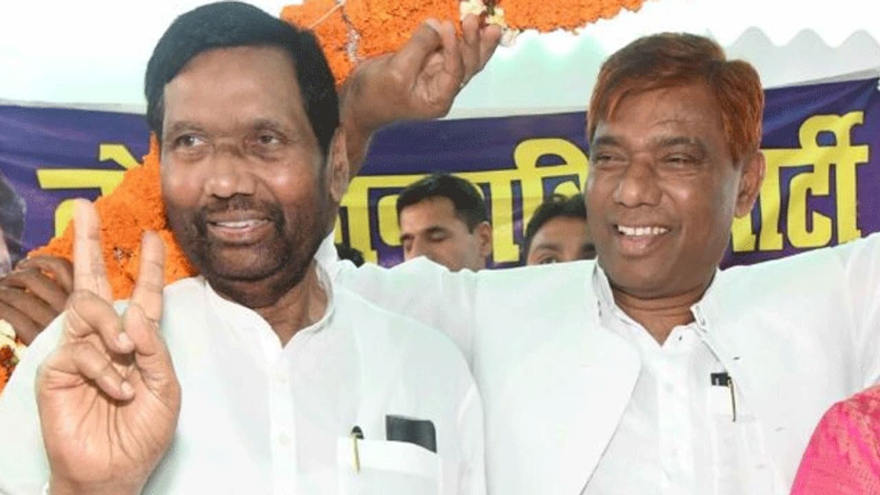 மத்திய அமைச்சர் ராம்விலாஸ் பாஸ்வான் தம்பி மாரடைப்பால் காலமானார்..! மத்திய அமைச்சர் ராம்விலாஸ் பாஸ்வான் தம்பி மாரடைப்பால் காலமானார்..!