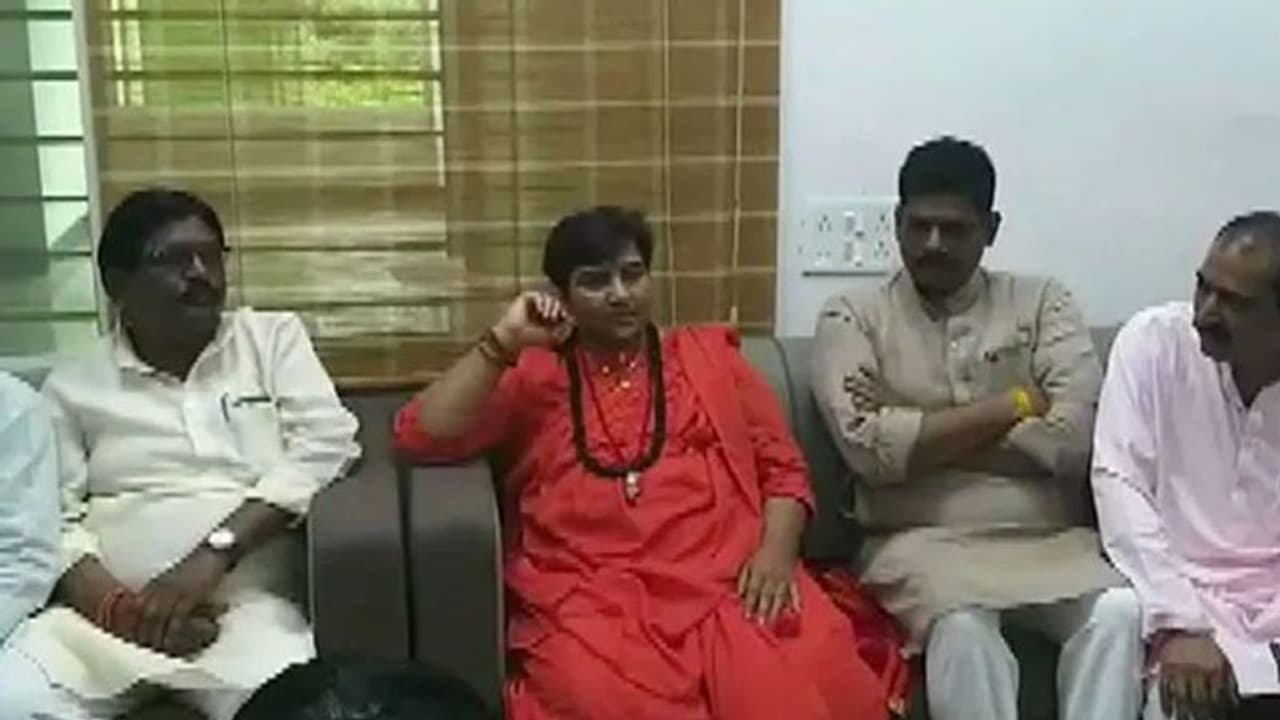 फिर फिसली बीजेपी सांसद प्रज्ञा की जुबान फिर फिसली बीजेपी सांसद प्रज्ञा की जुबान