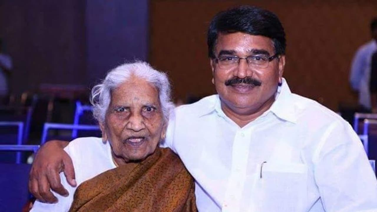 మంత్రి సింగిరెడ్డి నిరంజన్ రెడ్డికి మాతృవియోగం మంత్రి సింగిరెడ్డి నిరంజన్ రెడ్డికి మాతృవియోగం