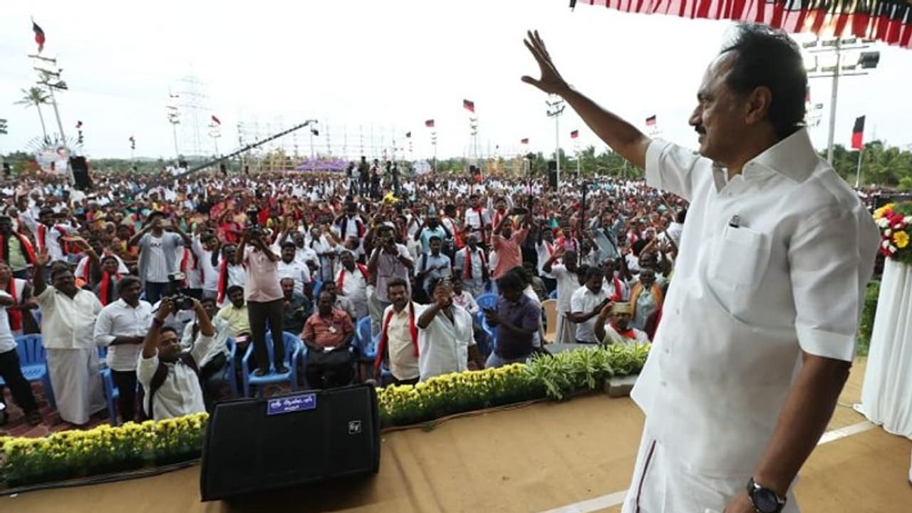 நாங்க மிட்டாய் கொடுத்து ஜெயிச்சோம்னா நீங்க அல்வா கொடுத்தா ஜெயிச்சீங்க ? தேனியில் ஸ்டாலின் ஆவேச பேச்சு !! நாங்க மிட்டாய் கொடுத்து ஜெயிச்சோம்னா நீங்க அல்வா கொடுத்தா ஜெயிச்சீங்க ? தேனியில் ஸ்டாலின் ஆவேச பேச்சு !!