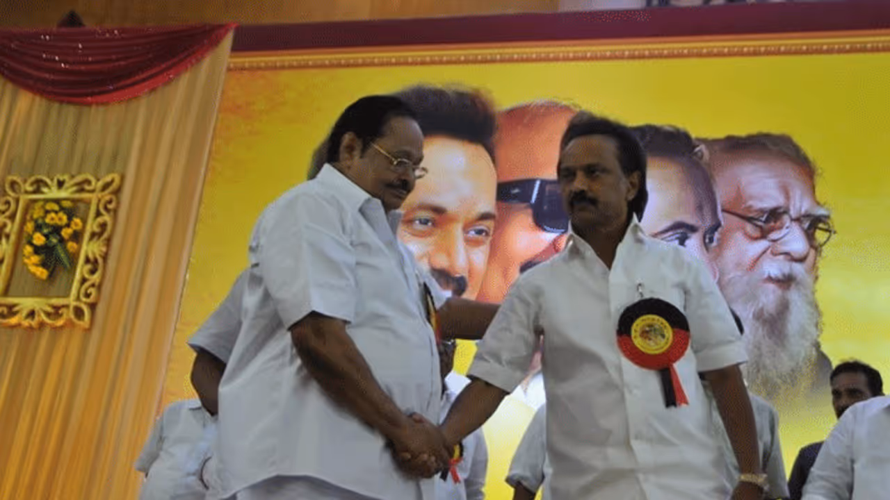 தென்காசி திமுக தெற்கு மாவட்ட செயலாளர் அதிரடி மாற்றம்... என்ன காரணம் தெரியுமா? தென்காசி திமுக தெற்கு மாவட்ட செயலாளர் அதிரடி மாற்றம்... என்ன காரணம் தெரியுமா?