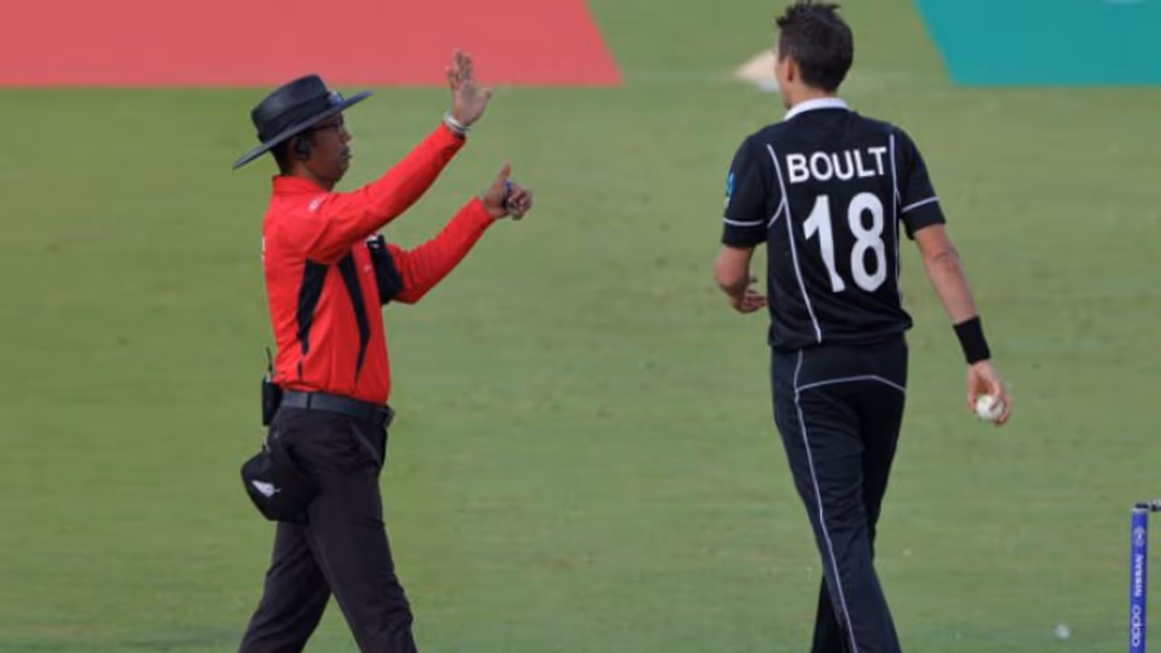 ప్రపంచ కప్ ఫైనల్ ఓవర్ త్రో: ఐదు పరుగులే కానీ ఆరిచ్చేశా, తప్పాను: అంపైర్ ప్రపంచ కప్ ఫైనల్ ఓవర్ త్రో: ఐదు పరుగులే కానీ ఆరిచ్చేశా, తప్పాను: అంపైర్