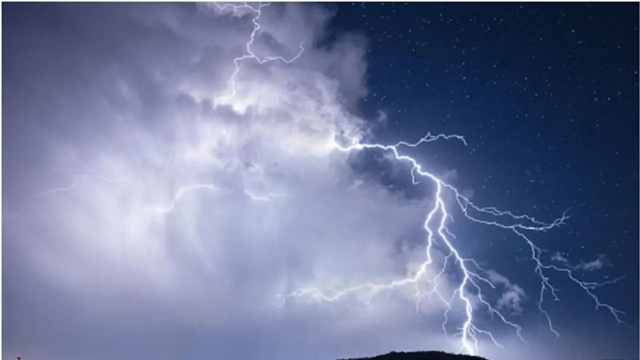 തുലാവര്‍ഷം ശക്തിപ്രാപിച്ചു, കേരളമാകെ യെല്ലോ അലര്‍ട്ട്; ഇടിമിന്നലും ശക്തമാകും