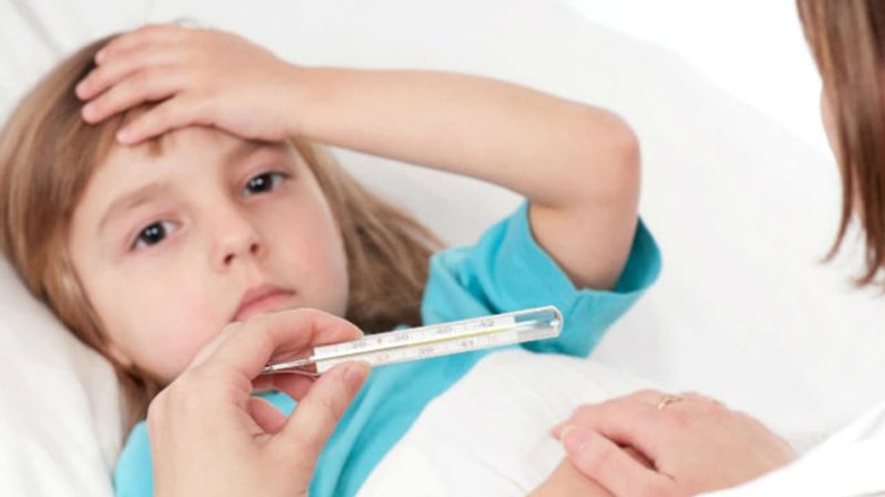 അമ്മമാർ അറിയാൻ; ഈ മഴക്കാലത്ത് കുട്ടികൾക്ക് പനി വന്നാൽ ചെയ്യേണ്ടത് അമ്മമാർ അറിയാൻ; ഈ മഴക്കാലത്ത് കുട്ടികൾക്ക് പനി വന്നാൽ ചെയ്യേണ്ടത്