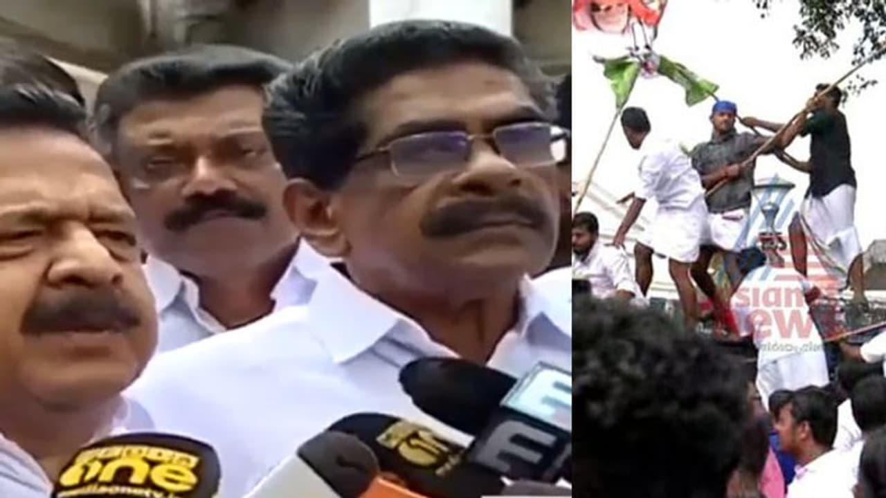 കേരളത്തില് പൊലീസ് രാജ്, കെഎസ്യു സമരം ന്യായത്തിന് വേണ്ടി; സര്ക്കാരിനെ വിമര്ശിച്ച് മുല്ലപ്പള്ളിയും ചെന്നിത്തലയും കേരളത്തില് പൊലീസ് രാജ്, കെഎസ്യു സമരം ന്യായത്തിന് വേണ്ടി; സര്ക്കാരിനെ വിമര്ശിച്ച് മുല്ലപ്പള്ളിയും ചെന്നിത്തലയും