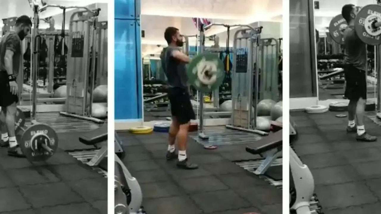 ಜಿಮ್ ವರ್ಕೌಟ್ನಲ್ಲಿ ಕೊಹ್ಲಿಯನ್ನು ಮೀರಿಸಿದ ಅನುಷ್ಕಾ! ಜಿಮ್ ವರ್ಕೌಟ್ನಲ್ಲಿ ಕೊಹ್ಲಿಯನ್ನು ಮೀರಿಸಿದ ಅನುಷ್ಕಾ!