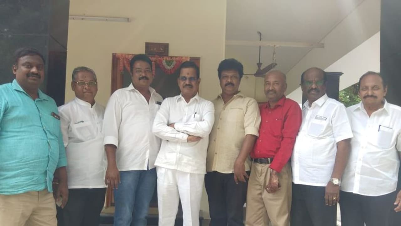 ஏ.சி.எஸ்ஸுக்கு ஓடி ஓடி உழைக்கும் கலைப்புலி தாணு...!! வெற்றி பெற வைத்தே தீருவேன் என சபதம்!! ஏ.சி.எஸ்ஸுக்கு ஓடி ஓடி உழைக்கும் கலைப்புலி தாணு...!! வெற்றி பெற வைத்தே தீருவேன் என சபதம்!!