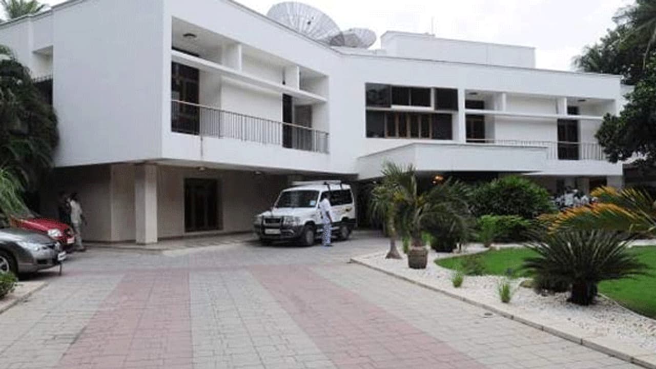 ஜெ வின் போயஸ் இல்லத்திற்காக செலுத்திய 68 கோடி.. வட்டியுடன் அரசுக்கே திருப்பி அனுப்பிய உரிமையியல் நீதிமன்றம்.