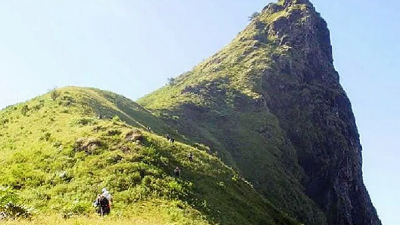 ಟ್ರೆಕ್ಕಿಂಗ್ ಪ್ರಿಯರಿಗೆ ಸಿಹಿಸುದ್ದಿ: ‘ಎತ್ತಿನಭುಜ’ಕ್ಕೆ ಅಧಿಕೃತ ಚಾರಣ ಟ್ರೆಕ್ಕಿಂಗ್ ಪ್ರಿಯರಿಗೆ ಸಿಹಿಸುದ್ದಿ: ‘ಎತ್ತಿನಭುಜ’ಕ್ಕೆ ಅಧಿಕೃತ ಚಾರಣ