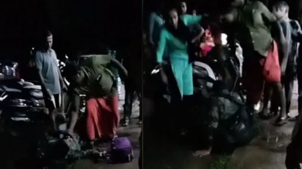 വയനാട്ടിൽ നടുറോഡിൽ യുവതിക്ക് ക്രൂരമർദ്ദനം; ദൃശ്യങ്ങൾ പ്രചരിച്ചതോടെ നടപടിയെടുത്ത് പൊലീസ് വയനാട്ടിൽ നടുറോഡിൽ യുവതിക്ക് ക്രൂരമർദ്ദനം; ദൃശ്യങ്ങൾ പ്രചരിച്ചതോടെ നടപടിയെടുത്ത് പൊലീസ്