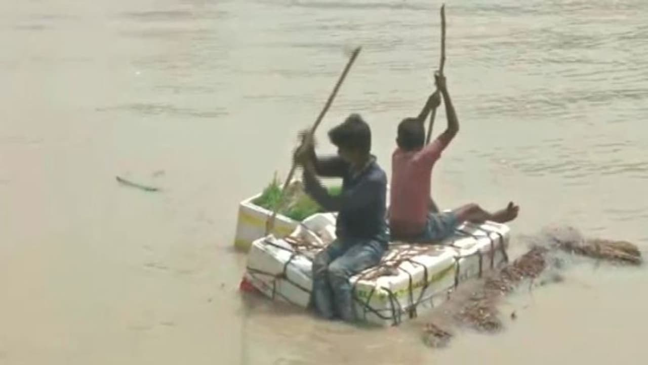 বন্যার জেরে বিহার ও অসমে মৃত ১৭০, বিপর্যস্ত অন্তত ১ কোটি মানুষ বন্যার জেরে বিহার ও অসমে মৃত ১৭০, বিপর্যস্ত অন্তত ১ কোটি মানুষ