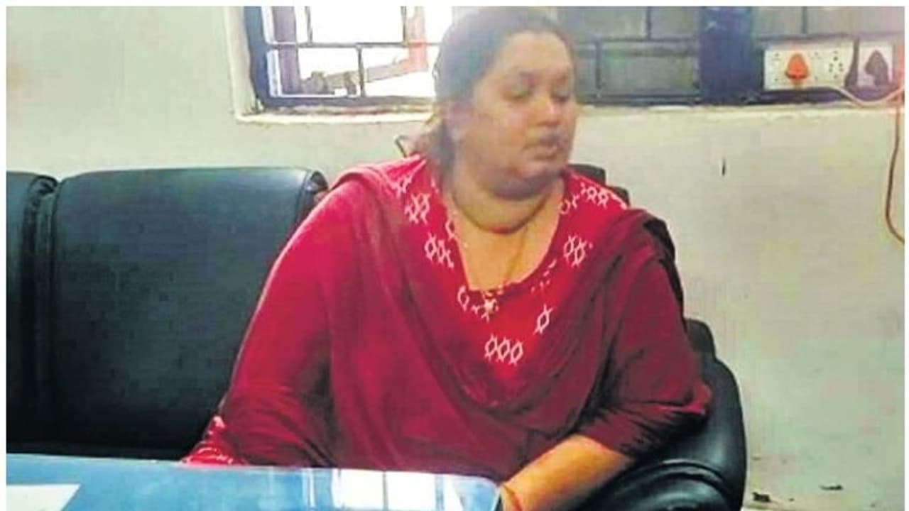 साल में एक बार घर आता था पति, पत्नी ने खेला एक 'खेल' साल में एक बार घर आता था पति, पत्नी ने खेला एक 'खेल'