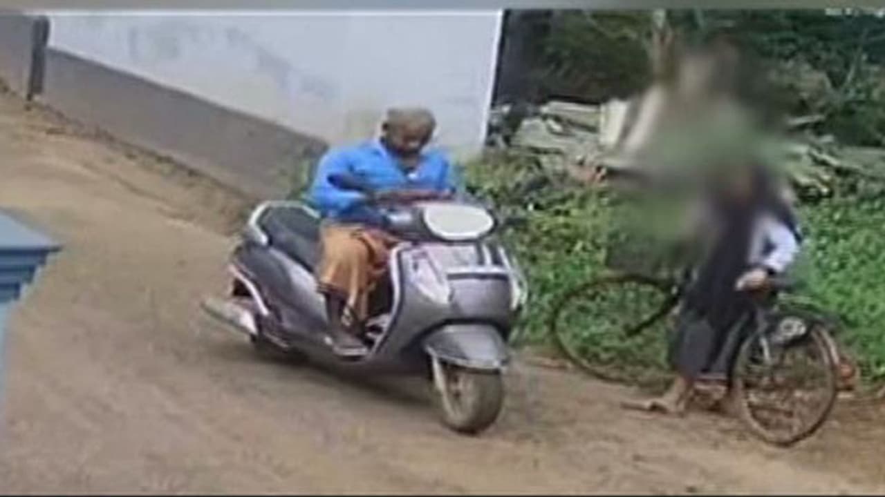 പെണ്‍കുട്ടിയെ തടഞ്ഞ് നിര്‍ത്തി അശ്ലീല ദൃശ്യങ്ങള്‍ കാണിച്ചു; യുവാവ് സിസിടിവിയില്‍ കുടുങ്ങി