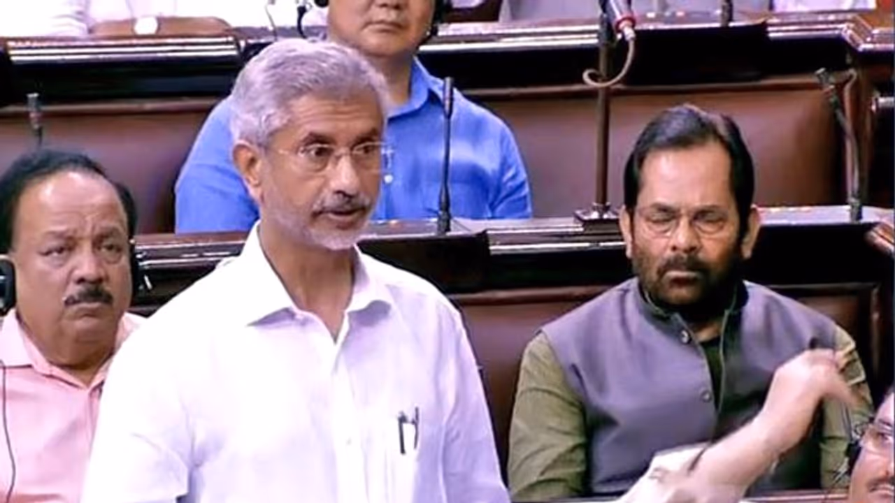 कश्मीर मध्यस्थता पर संसद में बवाल, विदेश मंत्री बोले मोदी ने ट्रंप से नहीं की ऐसी कोई बात कश्मीर मध्यस्थता पर संसद में बवाल, विदेश मंत्री बोले मोदी ने ट्रंप से नहीं की ऐसी कोई बात