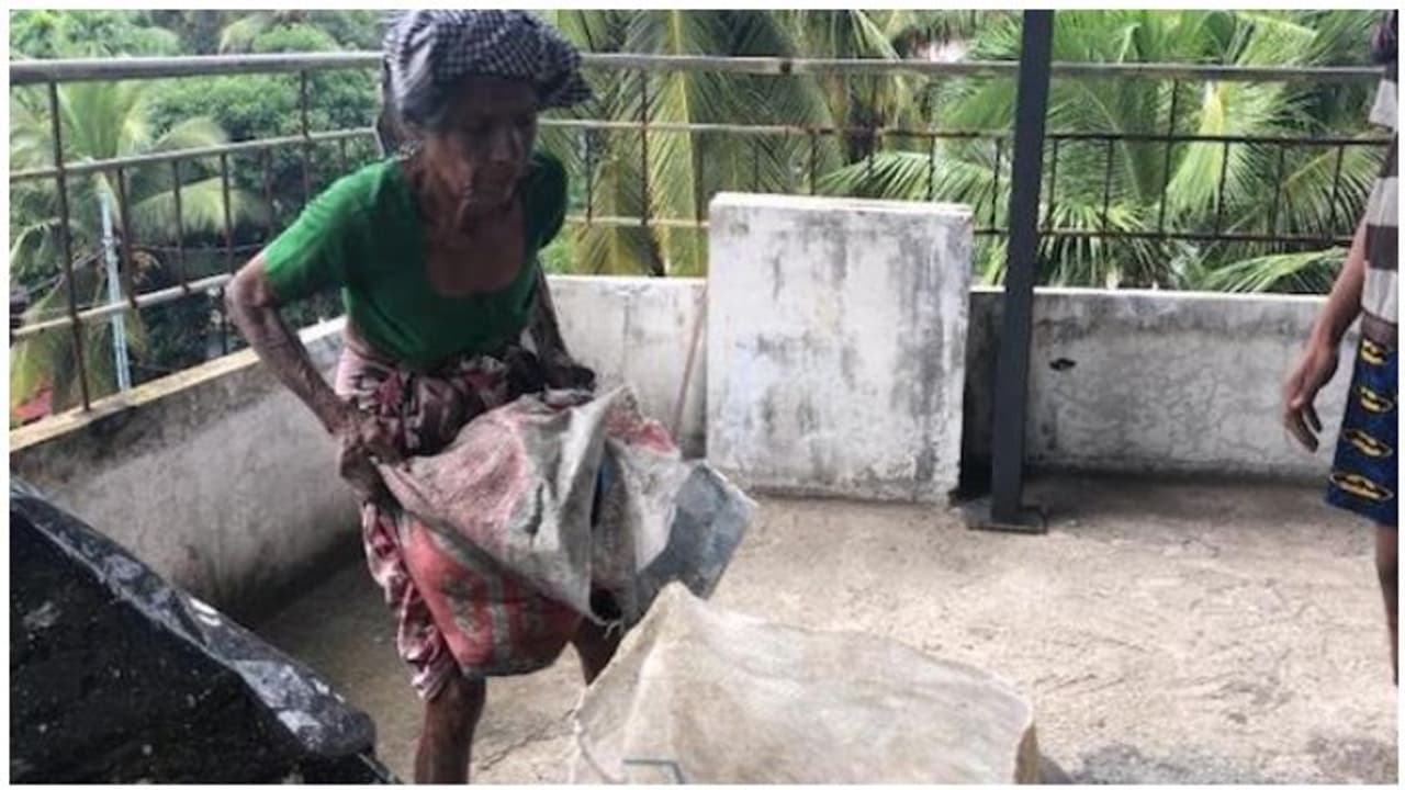 60 வருடங்களாக விடுமுறை எடுக்காத 91 வயது பாட்டி... ஆண்டவரே இந்த நியூஸ் எங்க அட்மின் கண்ணுல படாம பாத்துக்கங்க... 60 வருடங்களாக விடுமுறை எடுக்காத 91 வயது பாட்டி... ஆண்டவரே இந்த நியூஸ் எங்க அட்மின் கண்ணுல படாம பாத்துக்கங்க...