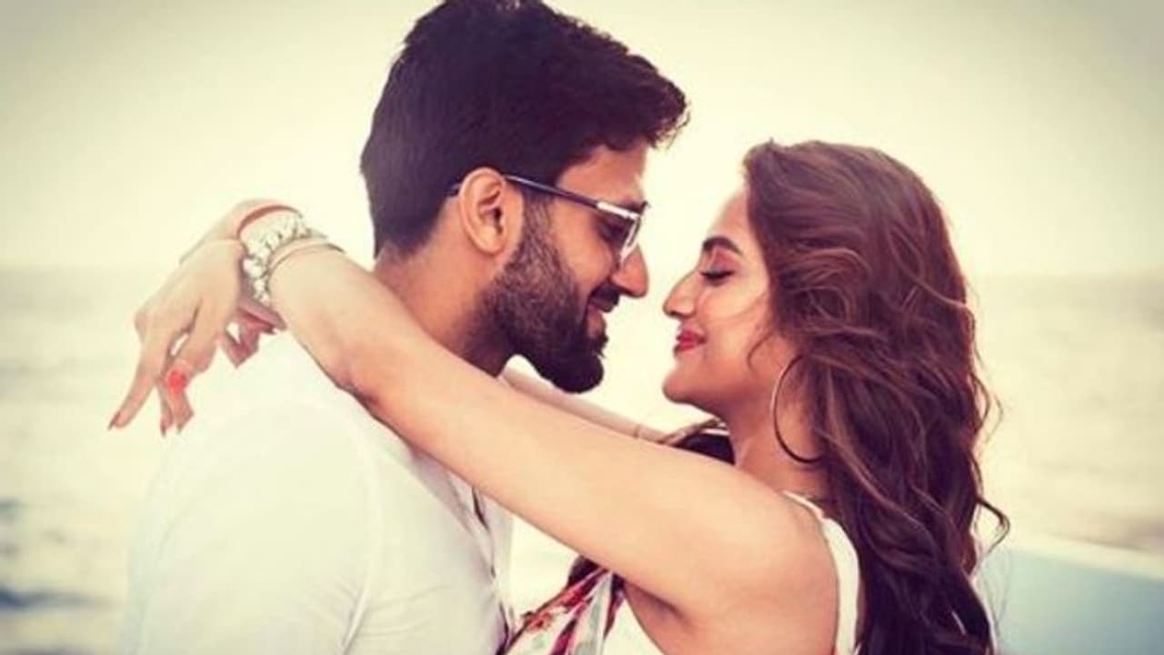 নুসরত নিখিল কি মধুচন্দ্রিমায় গেলেন! ইনস্টাগ্রাম পোস্ট ঘিরে জল্পনা