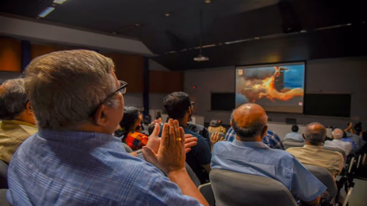 দ্বিতীয় প্রচেষ্টায় সফল উড়ান, ইসরো র প্রশংসায় গোটা বিশ্ব