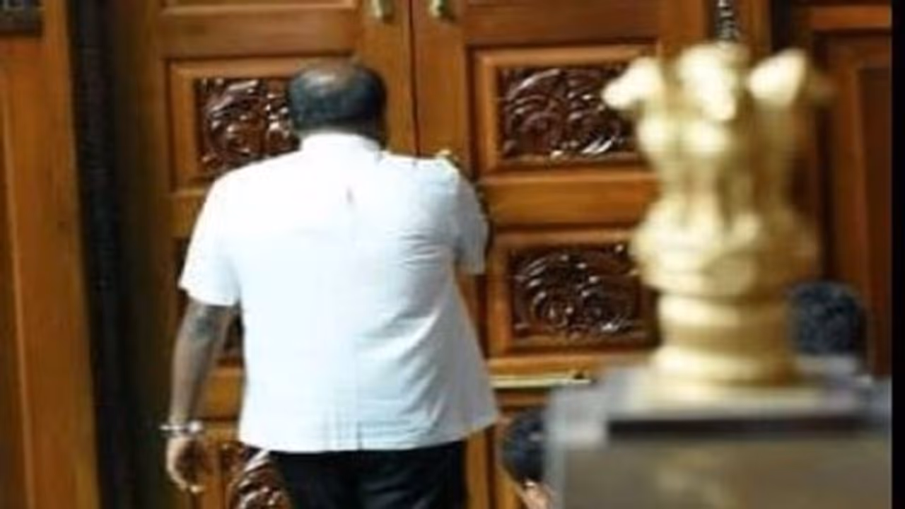 బలపరీక్షలో ఓడిన కుమారస్వామి: కర్ణాటక సంకీర్ణం పతనం బలపరీక్షలో ఓడిన కుమారస్వామి: కర్ణాటక సంకీర్ణం పతనం