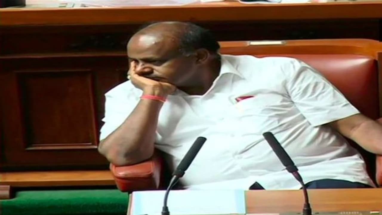 এক মাসের জমজমাট নাটকে ইতি! এক ঝলকে দেখে নিন আস্থা ভোটের চাপান উতর এক মাসের জমজমাট নাটকে ইতি! এক ঝলকে দেখে নিন আস্থা ভোটের চাপান উতর