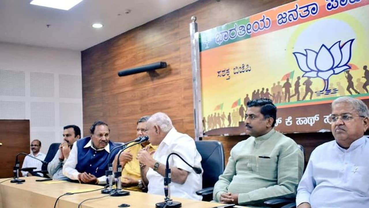 కుప్పకూలిన కుమార స్వామి సంకీర్ణ ప్రభుత్వం, చక్రంతిప్పిన తెలుగువాడు